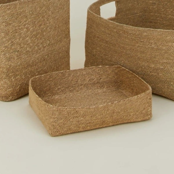 Natural seagrass woven storage tray.